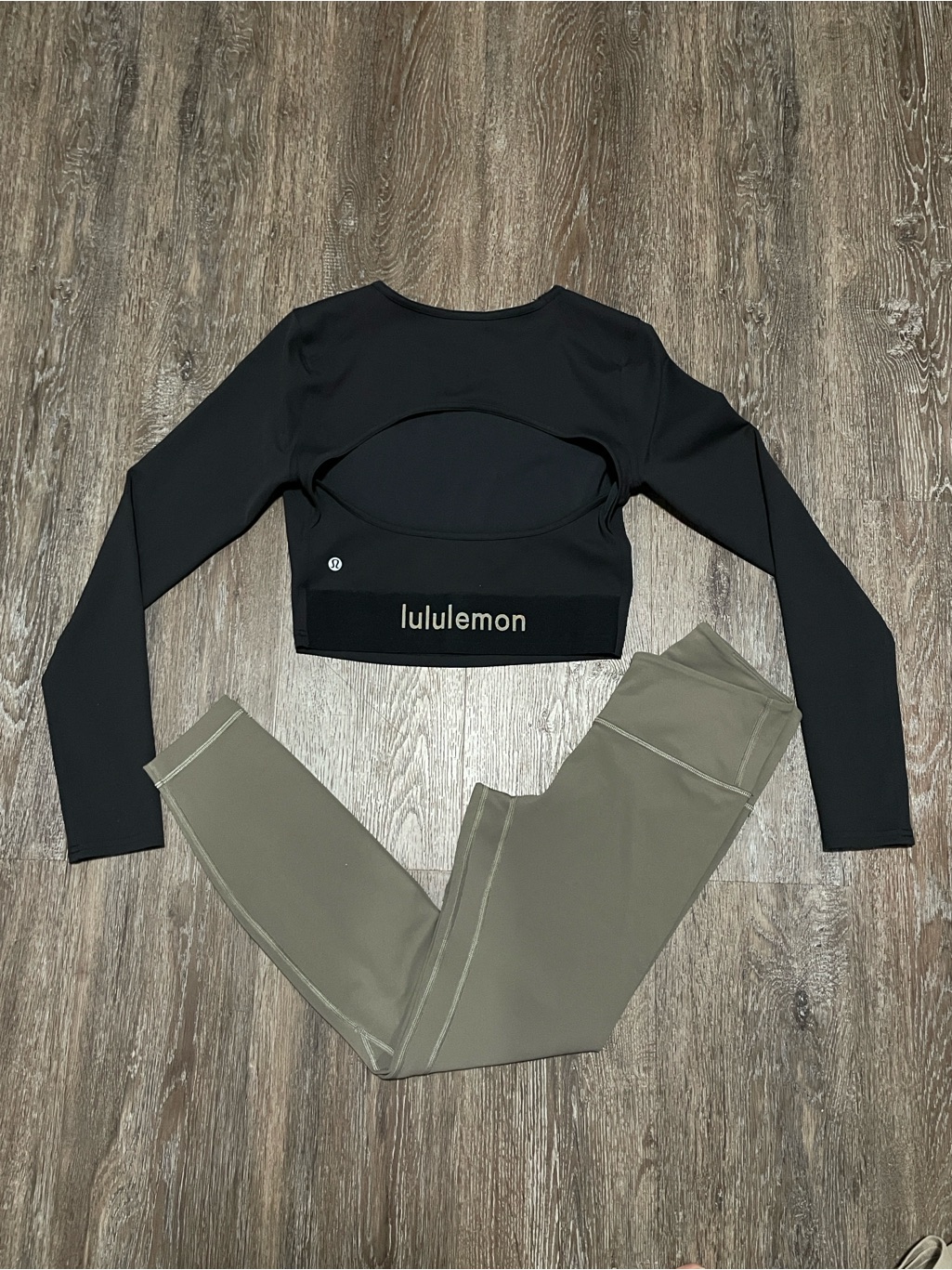 Euc Lululemon Matching Black/Nomad Set. Size Top 6/ Bottom 4
